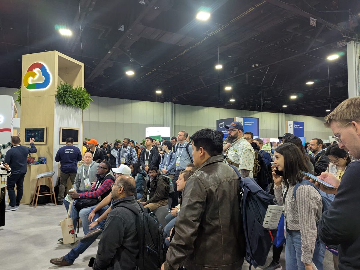 Anmol Krishan Sachdeva 🎤🗣 | #KubeCon #EuroPython tweet media