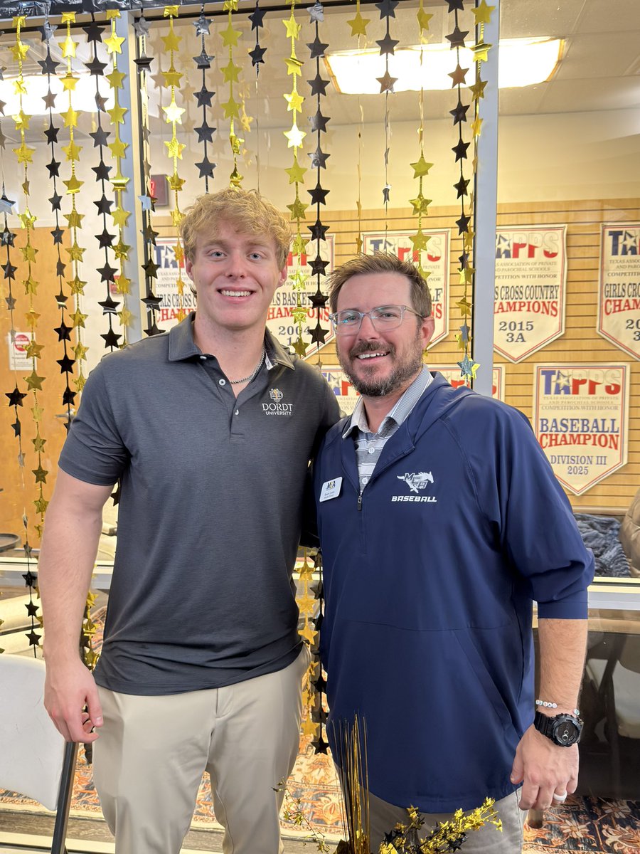 A StangGang dude doing StangGang things! <a href="/DordtBaseball/">Dordt Baseball</a> is getting a a good one! So proud of <a href="/TennysonC3/">Tennyson Clark</a>!