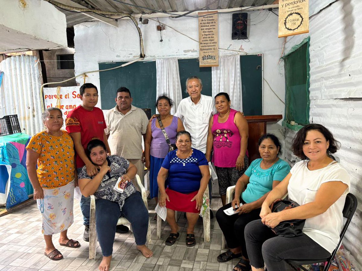 En la colonia Josefa Ortiz de Domínguez de Macuspana, platiqué con ciudadanas y ciudadanos comprometidos con un Tabasco mejor. 
Seguimos avanzando con pase firme y decidido. 
#Bertruy
#Tabasco
#Macuspana
#AlternativaSocial