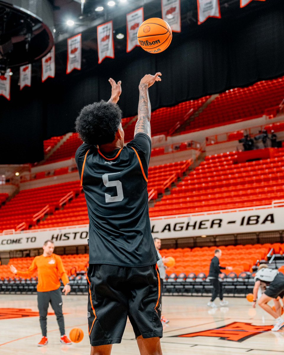 OSUMBB's tweet photo. Getting ready for the ball 🏀 https://t.co/zbE0O44QjO
