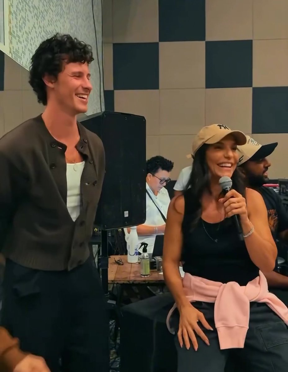 ShawnMendesBRA's tweet image. ELE FOI ADOTADO! 🥹❤️

“Que surpresa boa receber essa irmã maravilhosa, Ivete Sangalo, junto com seu &quot;filho mais velho&quot;, como ela mesma intitulou, Shawn Mendes.” — Carlinhos Brown via Instagram