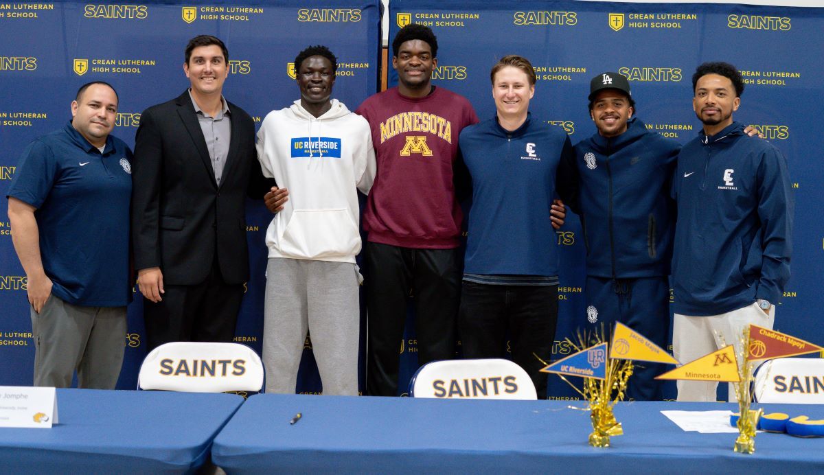 PHOTOS! Four Crean Lutheran athletes commit to continue careers in college
CLICK LINK:
ocsportszone.com/photos-four-cr… <a href="/OCSportsZone/">OC Sports Zone</a> <a href="/creanlutheranhs/">Crean Lutheran</a> <a href="/AustinLoeb/">Austin Loeb</a> <a href="/CLHS_Athletics/">Crean Lutheran Athletics</a> <a href="/JAC0BRAM0S/">Jacob Ramos</a> <a href="/TimBurtIrvine/">Tim Burt</a> <a href="/jakerhodes88/">Jake Rhodes</a> <a href="/FernandoMDonado/">Fernando M. Donado</a>