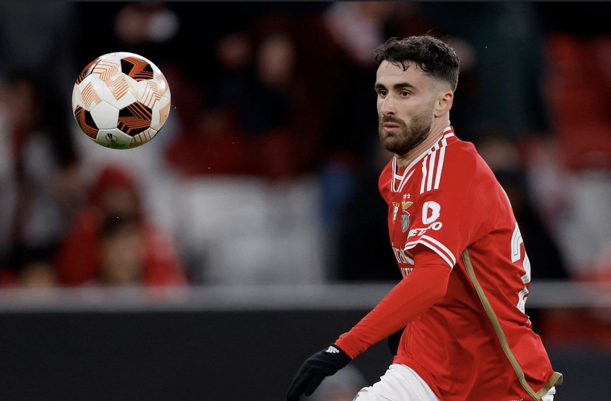 EY BEŞIKTAŞ TARAFTARI ! 

Sana 500 maçta oynamış 250 gol katkısı yapmış bir oyuncu geldi ! 

Yıldız bir oyuncu geldi ,istisnai bir oyuncu geldi ! 

En kötü sezonlarından birinde 50 küsür maçına çıktı 30 küsür gol katkısı yaptı !

Ligin en çok faul yapılan darbe alan oyuncusuydu ,