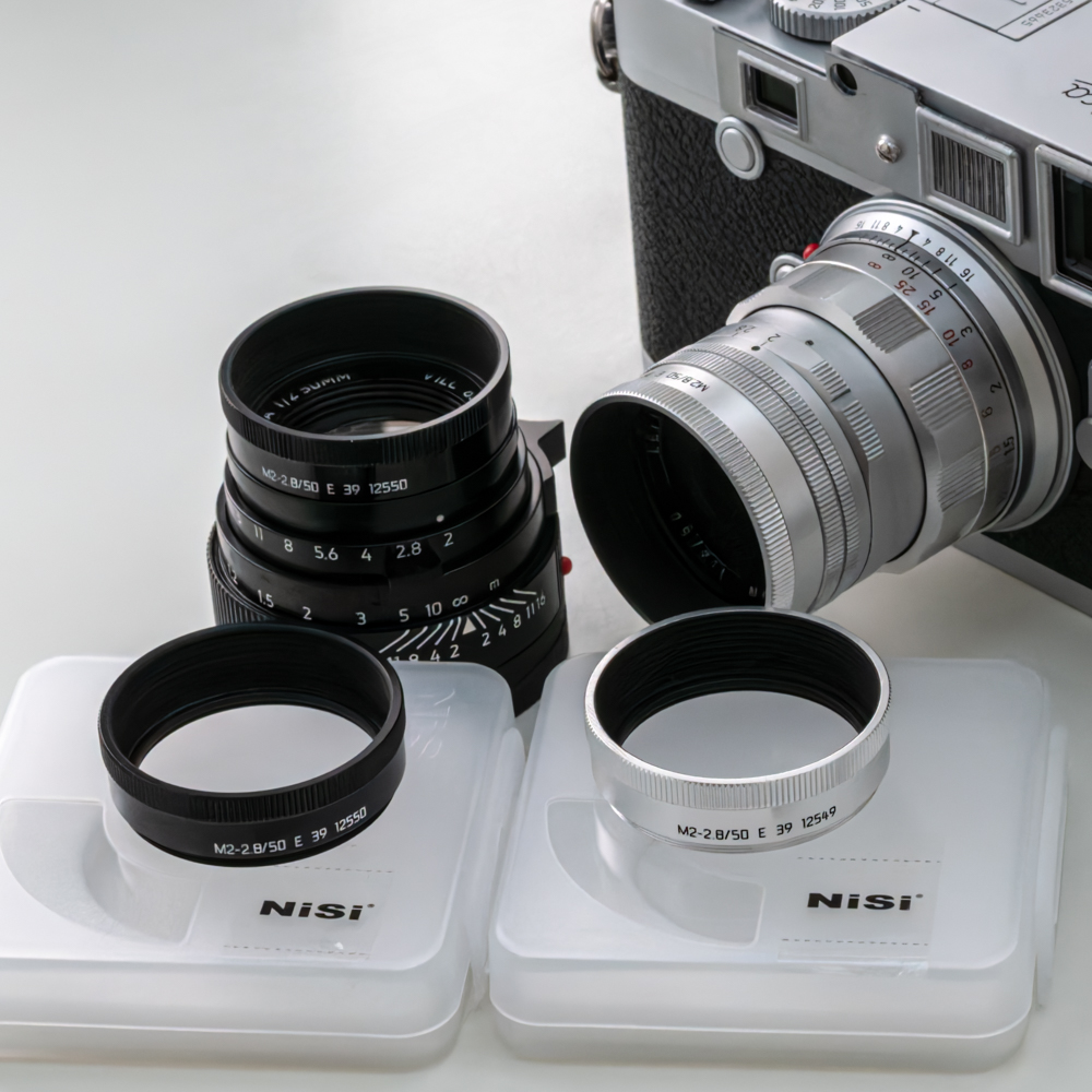 フィルターインフード本日発売！
『マップカメラ』は通販システムの関係でサイト調整中です。
すでにお店には納品完了しているのでサイトの商品項目に反映されるまでしばらくお待ちください。
『新宿北村写真機店6階』は10時の開店と同時に店舗にて購入できます。