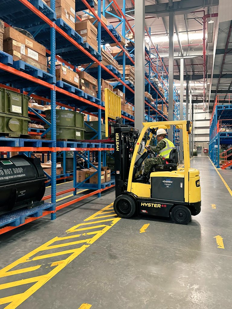 Garantizar la misión desde la logística aérea. ✈️🚁

El Batallón de Abastecimientos y Servicios para la Aviación del <a href="/COL_EJERCITO/">Ejército Nacional de Colombia</a> cumple un papel esencial en la sostenibilidad operativa de la <a href="/Ejercito_Davaa/">División de Aviación Asalto Aéreo</a>, asegurando el suministro oportuno de repuestos, herramientas y