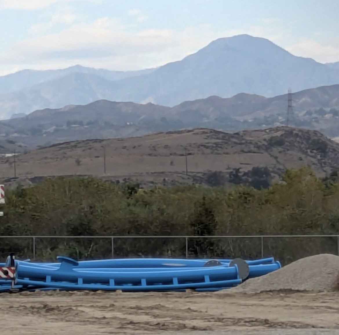 Coasters_Cali's tweet image. 🚨VEKOMA TRACK ON SITE AT MAGIC MOUNTAIN! Must’ve been delivered earlier today! I love the blue that has been chosen, no coasters in the park with that shade of blue!

📸: the_ambassador_ert (Instagram)
