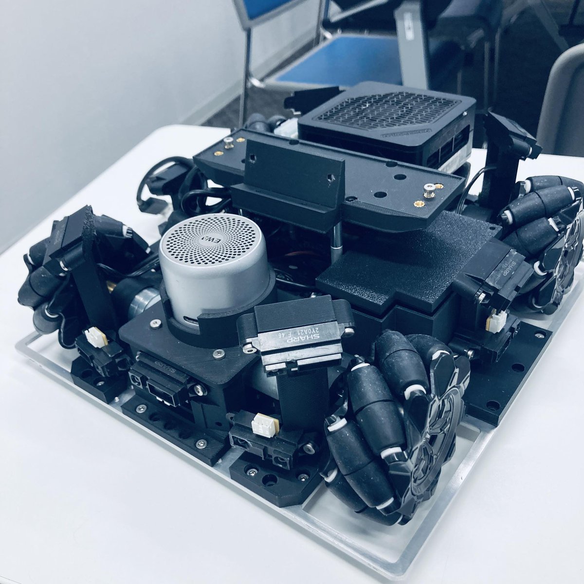 MicroMouse2011's tweet image. うーーん　気に入らない　全国大会まであと3日
＃新ロボ剣