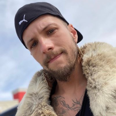 TroymGold tweet media