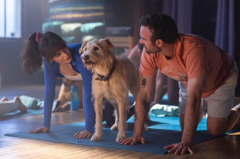 fangirlish's tweet image. Can we talk about how #MERV has the perfect cast for a Christmas rom-com? Charlie Cox, Zooey Deschanel, and yes—a dog stealing the show. Everything we know so far: fangirlish.me/4nRKjJ4