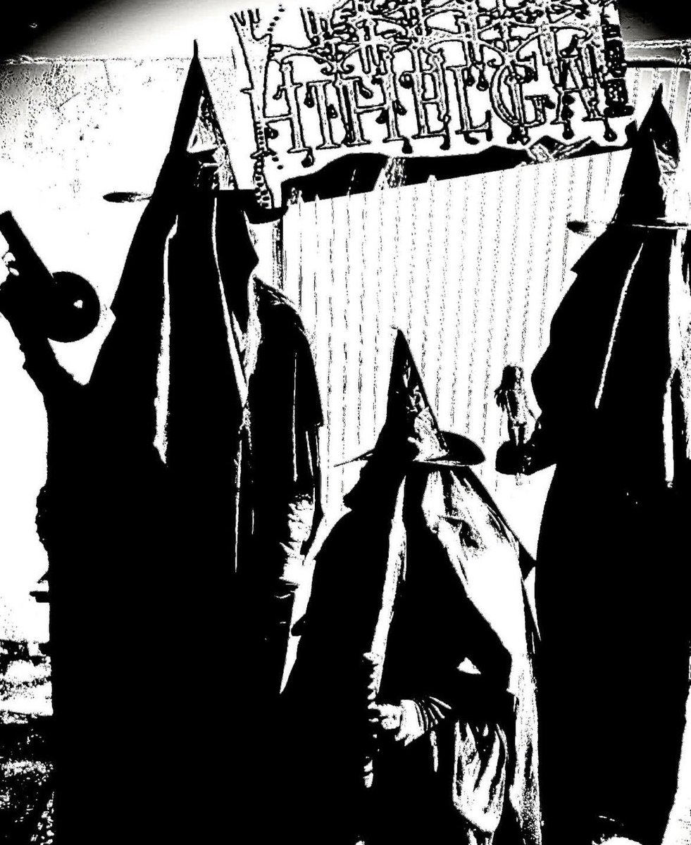 REAL CUTTER, BLACK METAL, RAVE MUSIC FOR THE BLACK LODGE. GOTTA LIGHT? 🚬

youtu.be/kJUiLqUuQP0?si…