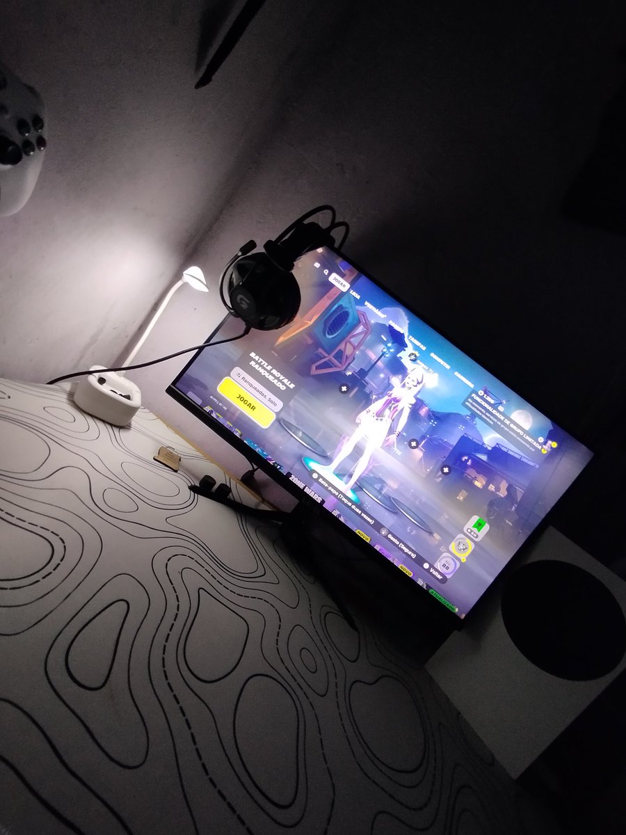 sagaz_ftn's tweet photo. @thaleshcg setup de console (;
controle: gamesir g7 se (rosa 😈)
Monitor: 180hz 
fone: um da gpro
console: xbox seres s 
tmjj pulga fdp https://t.co/bMzwN6kA9a