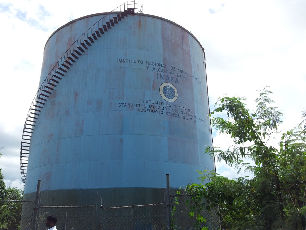 1️⃣ El colapso del tanque del INAPA en #Consuelo, San Pedro de Macorís, no fue un accidente. Fue el resultado de una mala planificación, estudios deficientes y ausencia total de mantenimiento. Un reflejo de cómo se manejan las inversiones públicas en el gobierno dominicano. 💧