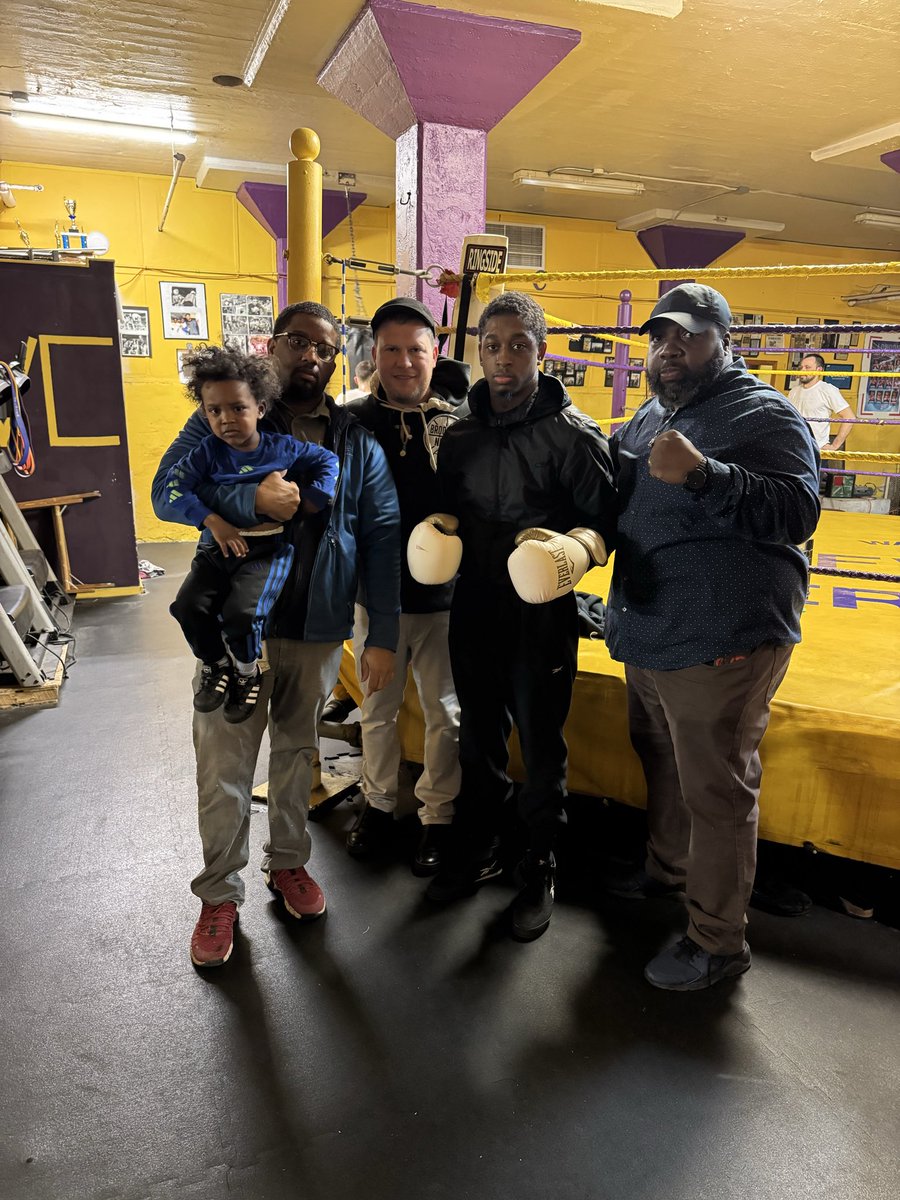 Burston Field House is one of boxing’s hidden gems in Flint. It’s where I first met the GWOAT <a href="/Claressashields/">Claressa Gwoat Shields</a> and today I met another rising talent — “Baby G.” Moments like this remind me why we build from the roots up and create new opportunities in the sport.
#FighterFirst
