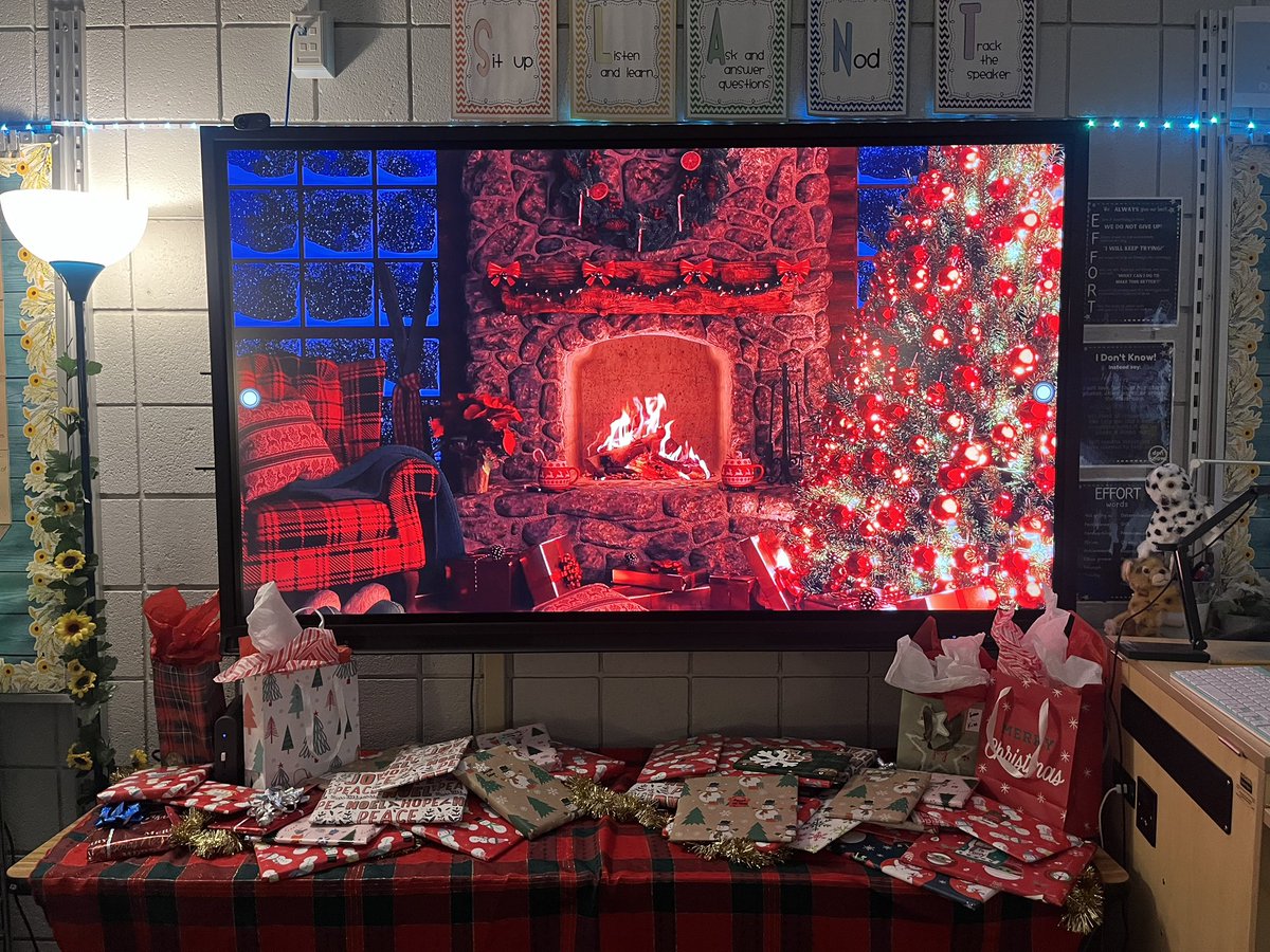 🗣️calling all Christmas lovers 🎄✨

It’s tradition I turn my classroom into a ✨magical✨ place for my students before we leave for break. This year, we’re making ornaments and I’ll gift them treat bags. Please help support, if you can! 💕🙏🏻
amazon.com/hz/wishlist/ls…