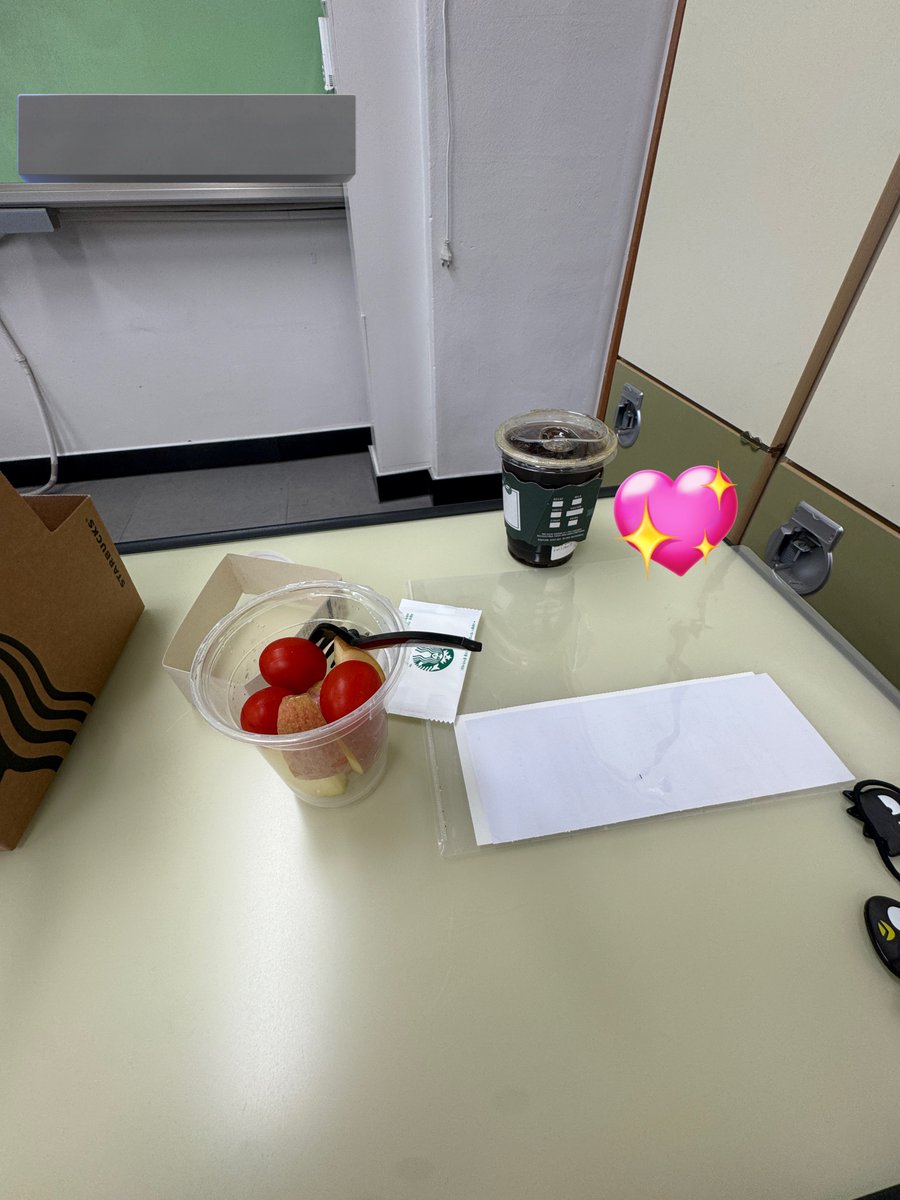 수험생들 모두 화이팅!!! 🍀🍀🍀
사실 저도 수능보러왔어요 응원부탁해요 👍🏻