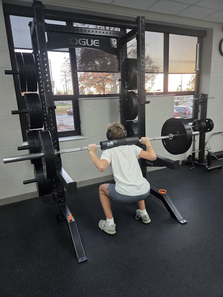 CamBaker_13's tweet photo. #11 with a workout before dinner! https://t.co/3QFDaxg7RN