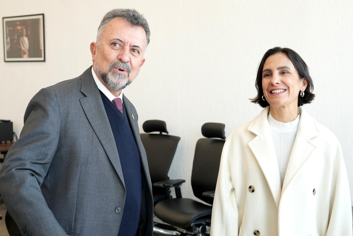 Fue un gusto recibir en la <a href="/SENER_mx/">SENER México</a> al Embajador de 🇲🇽 en 🇧🇷, <a href="/cgarciadealba/">Carlos García de Alba</a>, acompañado por <a href="/pmonroyconesa/">pablo monroy conesa</a>, Director General para América del Sur de la <a href="/SRE_mx/">Relaciones Exteriores</a>. Durante la reunión abordamos la cooperación bilateral 🤝 en biocombustibles y resaltamos la importancia de coordinar