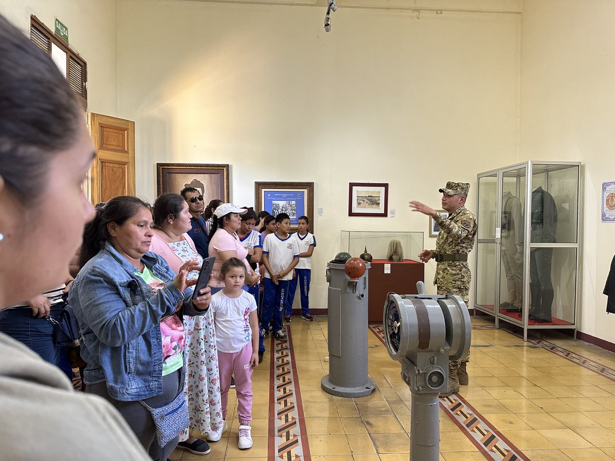 📚 Hoy recibimos a estudiantes y adultos mayores en una enriquecedora visita cultural al Museo Militar.
Gracias por su interés en conocer y preservar nuestra historia. 🇸🇻🏛️

#MuseoMilitar #Cultura #HistoriaViva