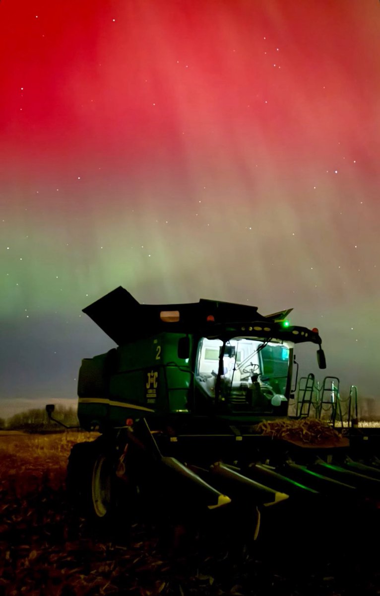 The sky showed up for harvest. 
📸: Jake Ayre #northernlights