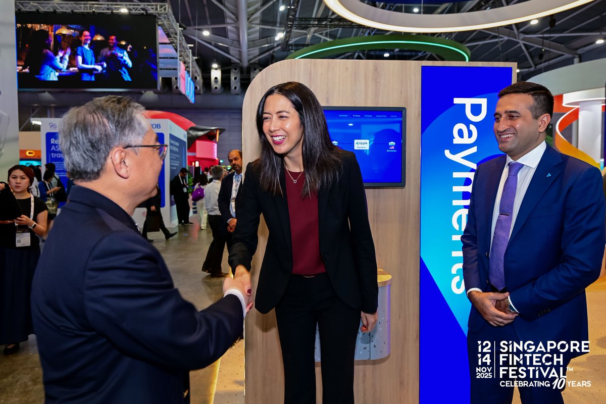 Ripple's tweet image. An honor to host Singapore’s Deputy Prime Minister Gan Kim Yong and @MAS_sg Managing Director Chia Der Jiun at the Ripple booth to learn more about our business and customer traction in APAC, during the 10th anniversary of Singapore Fintech Festival.

Singapore continues to lead…