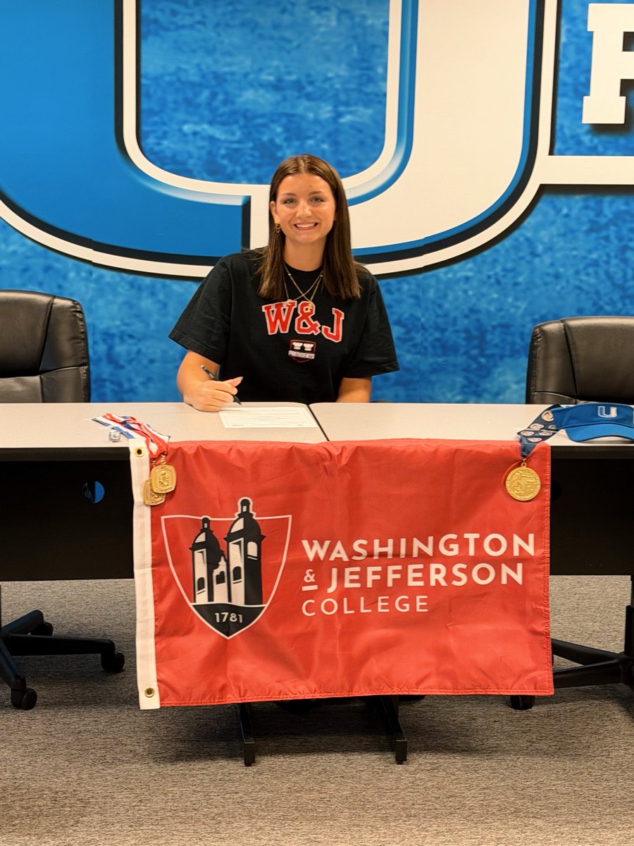 ChloeConfer's tweet photo. officially a president! thank you to everyone who came this morning! ✍️🥎❤️🖤 @washjeffSB @SCA17UWilliams @LCSportsNet @Doug44956179 @erin_gabes11 #NationalSigningDay #PrezPride https://t.co/A4WXdbjnv4