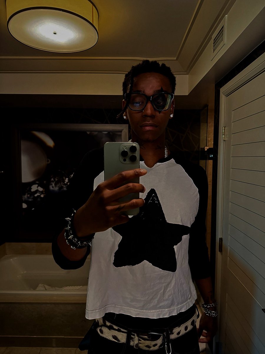 PRTTYSTRMS's tweet image. if the stars aligned that way. . 💫