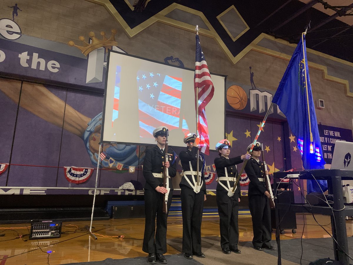 WashoeSchools's tweet image. #MendiveMiddleSchool recently hosted a heartfelt Veterans Day luncheon to honor local veterans and active-duty service members.

Students and staff came together to share gratitude, stories, and appreciation for those who have served. 

#WeAreWCSD #WCSDproud #VeteransDay