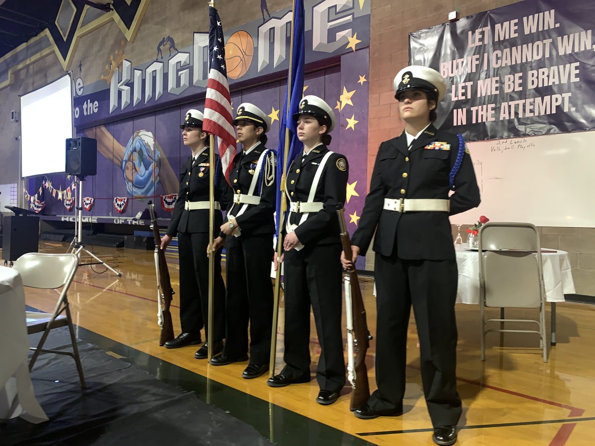 WashoeSchools's tweet image. #MendiveMiddleSchool recently hosted a heartfelt Veterans Day luncheon to honor local veterans and active-duty service members.

Students and staff came together to share gratitude, stories, and appreciation for those who have served. 

#WeAreWCSD #WCSDproud #VeteransDay