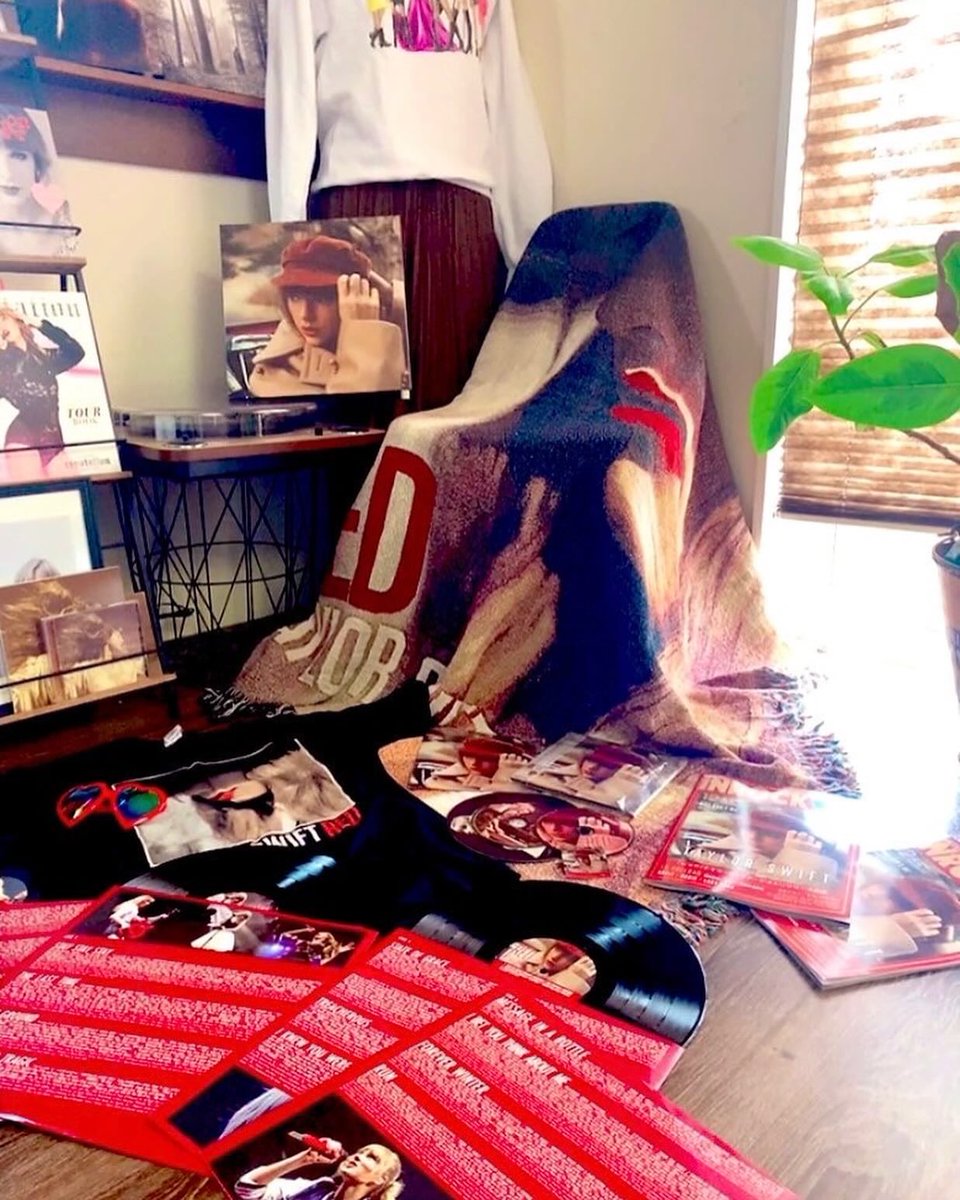 abby__swiftie's tweet photo. Happy 4th bday Red Tv
π§£β₯οΈ πβοΈππΎ
#4YearsOfRedTaylorsVersion
@taylornation13 @taylorswift13 https://t.co/2VWqXhfRmV