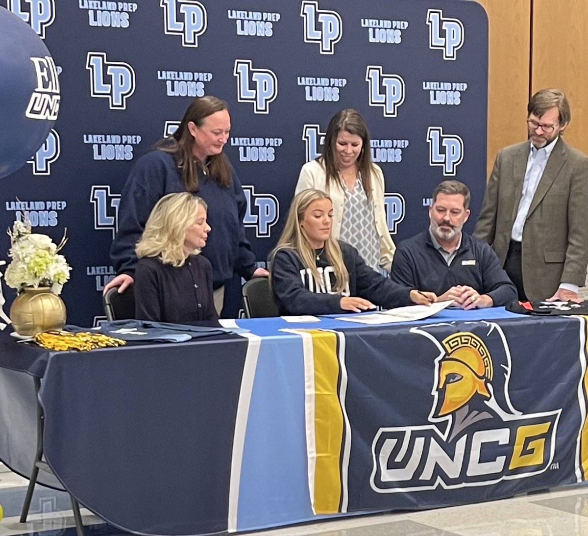 burddog46's tweet photo. Ella Burd, Lakeland Prep Libero, signs with @UNCGVB this afternoon on National Signing Day!
💙🏐💛 #letsgoG @wendellsjr_ @johnvarlas @EllaBurd @LPHSVolleyball https://t.co/viWoLn4kPm