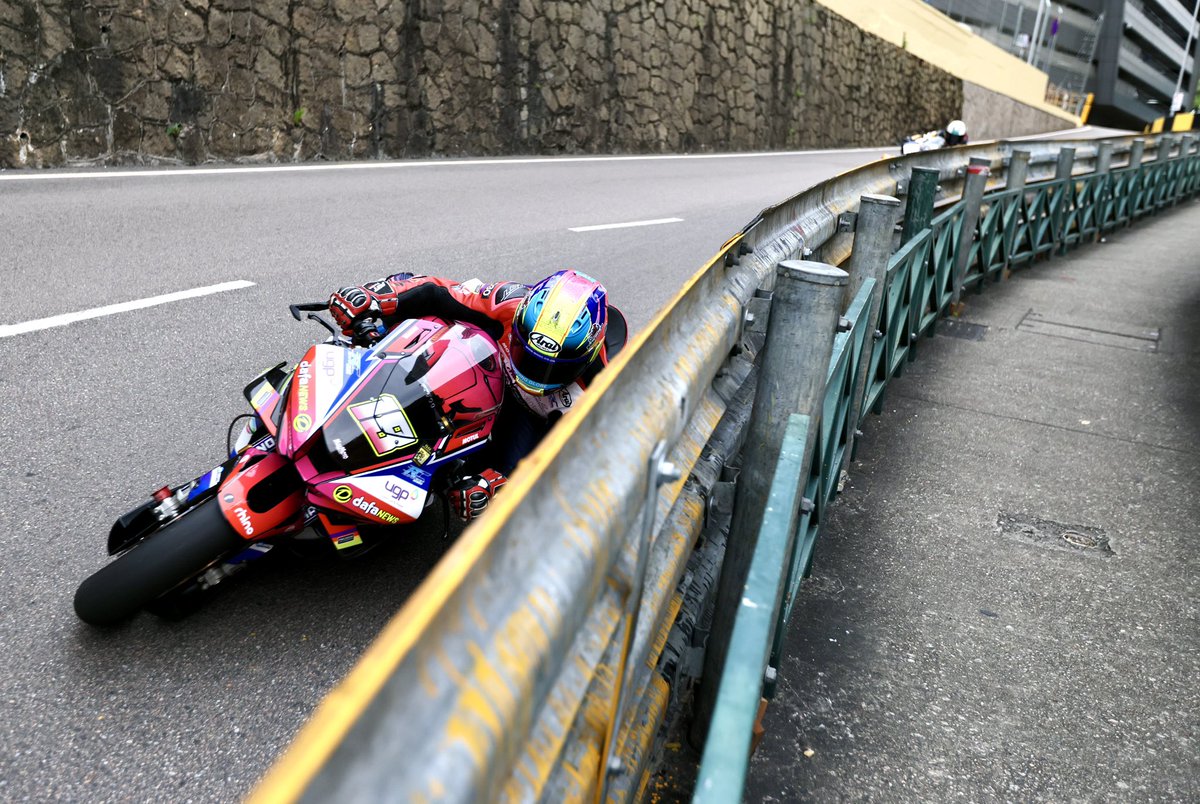 Stephen Davison tweet media