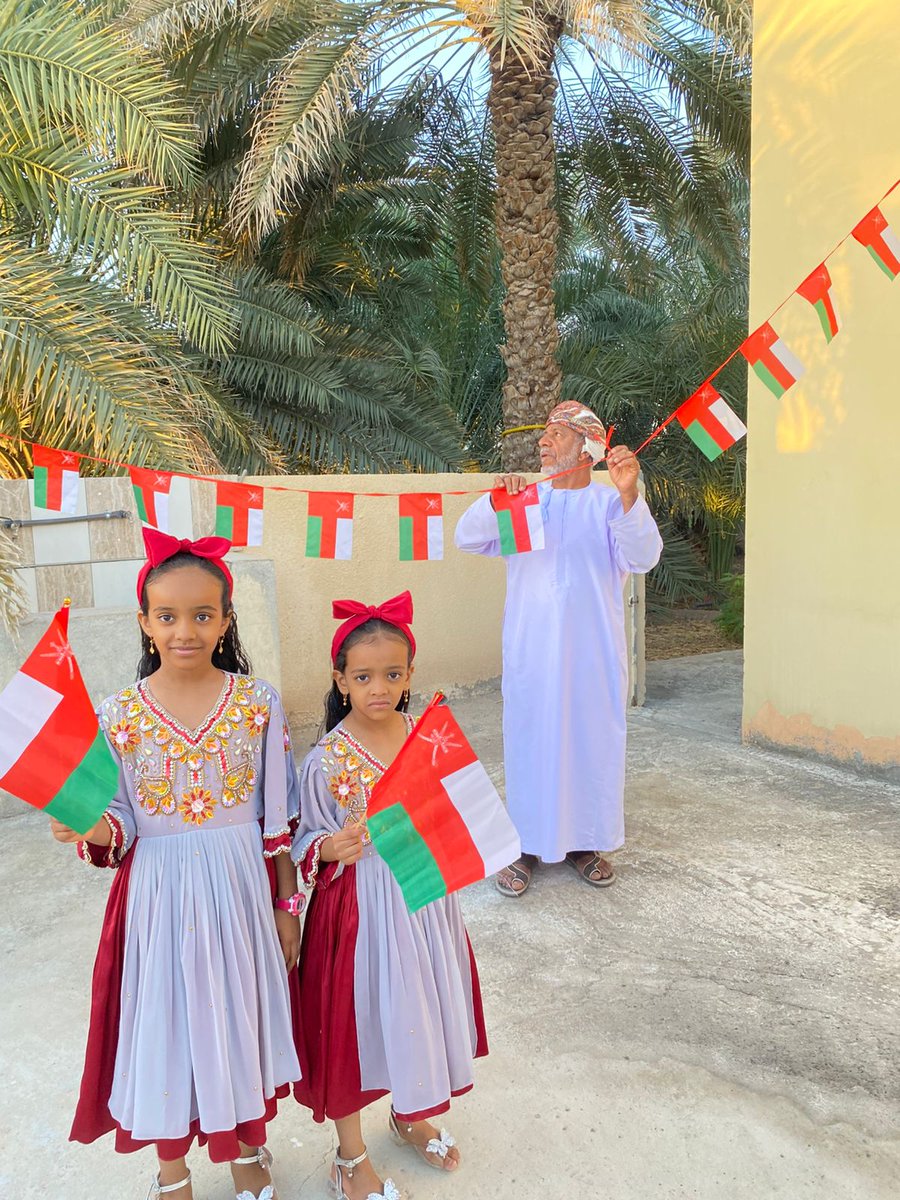 من هنا نغرس حب الوطن بقلوبهم 
فتية من نعومة أظفارهم يهمنا سلوكهم
حب الوطن غالي ولازم يدون بقلوبهم
حب الوطن ليس شعارات بل ما رسخ بقلوبهم
ربي ندعوك تحفظ لنا حب الوطن بقلوبهم
واحفظ هذا الوطن وشعبه من كل حاسد ورده بنحورهم  .