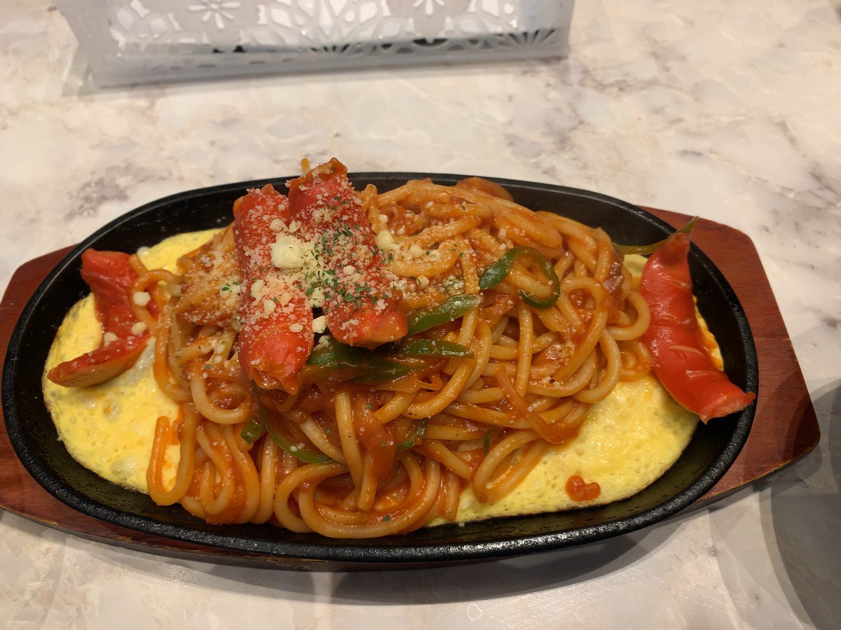 ナポリタンを食べにカフェに入ったら80年代の歌謡曲を流してておっちゃん、めっちゃくちゃ嬉しいわ。