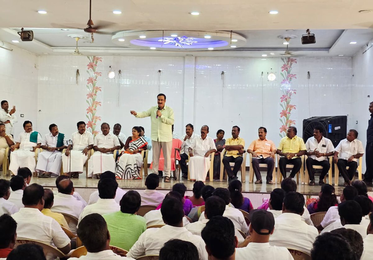 SivakumarState's tweet image. சென்னையில் நடைபெறும் மாவட்ட செயலாளர்கள், மாவட்ட தலைவர்கள் மற்றும் மாநில பொறுப்பாளர்கள் கலந்தாய்வுக் கூட்டத்தில் கலந்து கொண்ட போது....