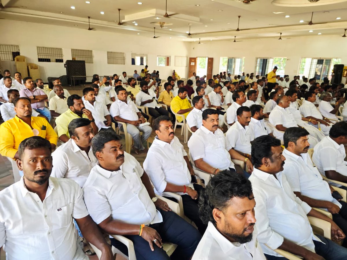 SivakumarState's tweet image. சென்னையில் நடைபெறும் மாவட்ட செயலாளர்கள், மாவட்ட தலைவர்கள் மற்றும் மாநில பொறுப்பாளர்கள் கலந்தாய்வுக் கூட்டத்தில் கலந்து கொண்ட போது....