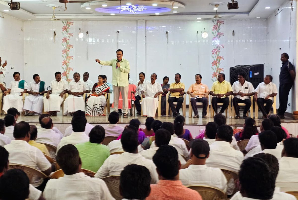 SivakumarState's tweet image. சென்னையில் நடைபெறும் மாவட்ட செயலாளர்கள், மாவட்ட தலைவர்கள் மற்றும் மாநில பொறுப்பாளர்கள் கலந்தாய்வுக் கூட்டத்தில் கலந்து கொண்ட போது....