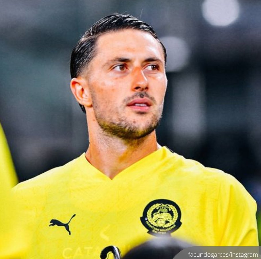 NewsBFM's tweet image. Colombian club America de Cali has terminated the contract of suspended Harimau Malaya striker Rodrigo Holgado due to FIFA&apos;s sanction. 

However, Spanish club Deportivo Alaves is standing by heritage player Facundo Garces on the presumption of innocence, reports ElDeportivo.

🧵1