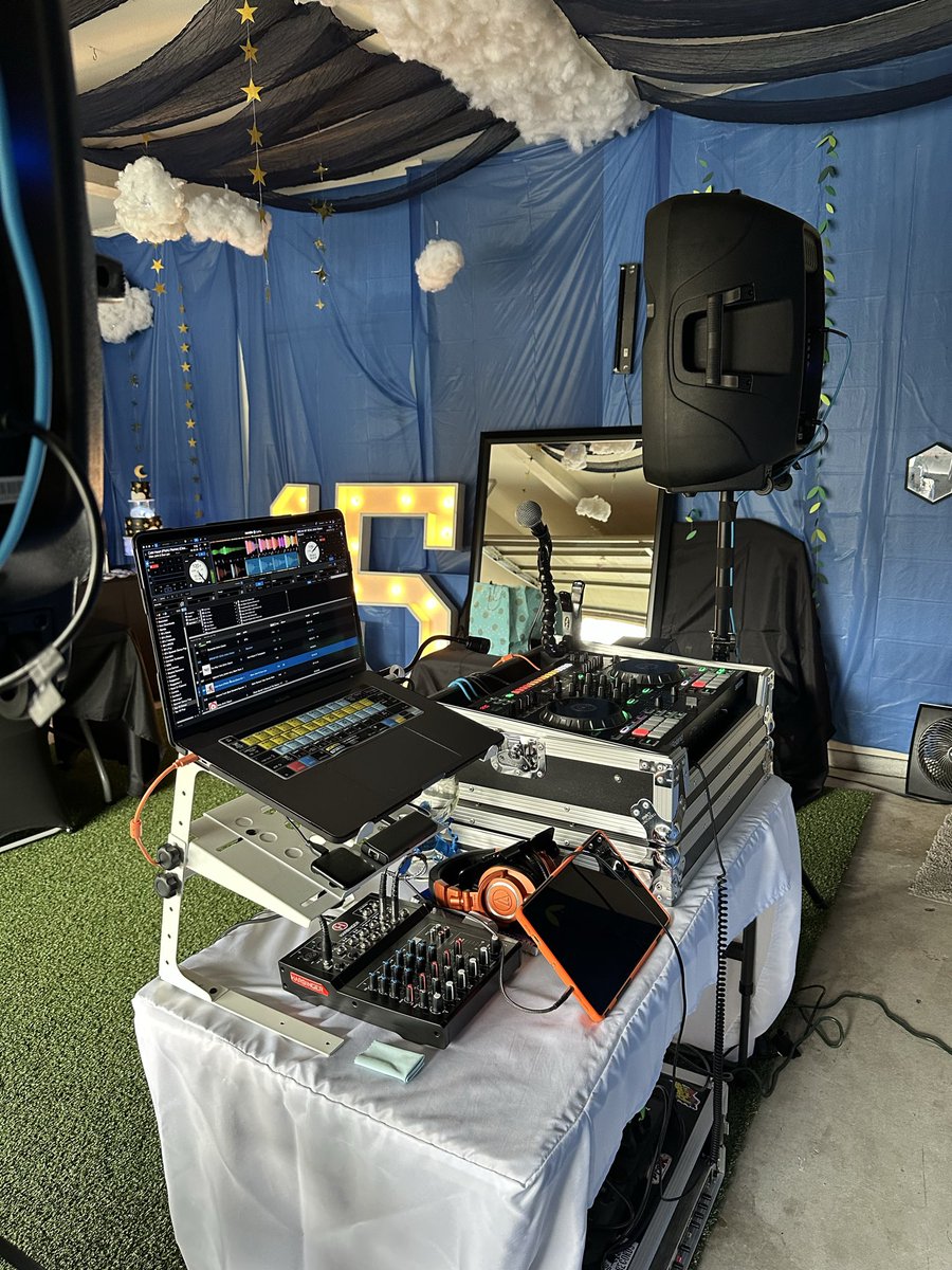 move_2thegroove's tweet photo. Congratulations to Luna for turning 15!! I hope you had a great time and thank you for hiring me to be your DJ on your special day. 
Felicitaciones a Luna por cumplir 15!! Espero que hayas un buen rato y gracias por tenerme de DJ en tu día especial. https://t.co/XWUca4BIqC