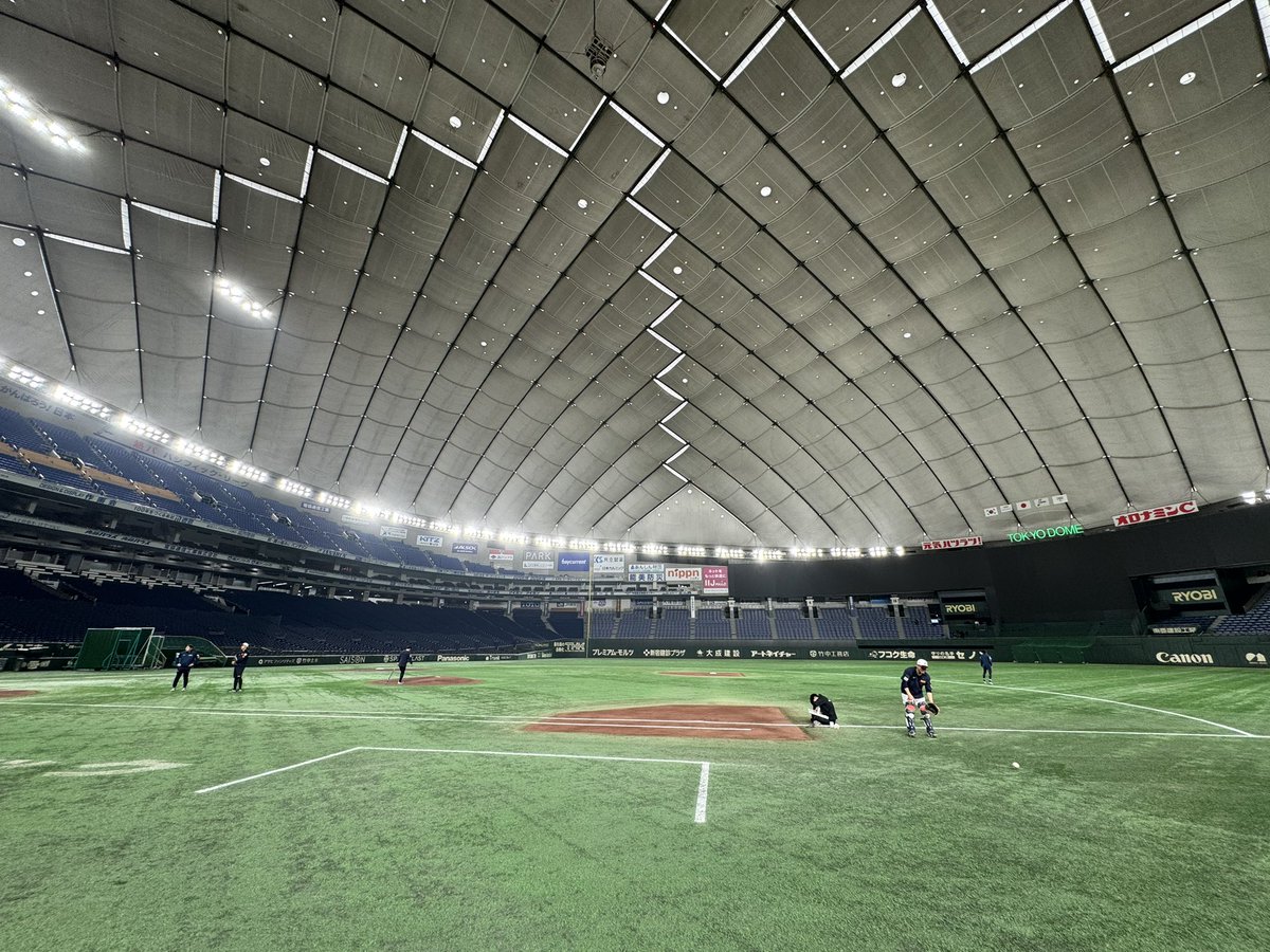 東京ドームでは侍ジャパンの投手練習が行われています。韓国戦初戦まであと２日。首脳陣に加えて高橋宏斗投手、曽谷投手、松本投手、北山投手、隅田投手が参加しています💪