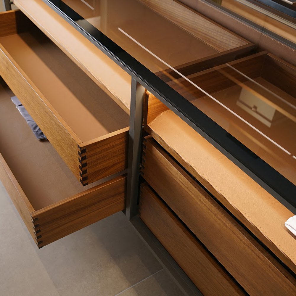 DubaihomePro's tweet image. Super elegant glass cabinets and drawer units
超级漂亮的铝框玻璃柜 
#wowdesign!