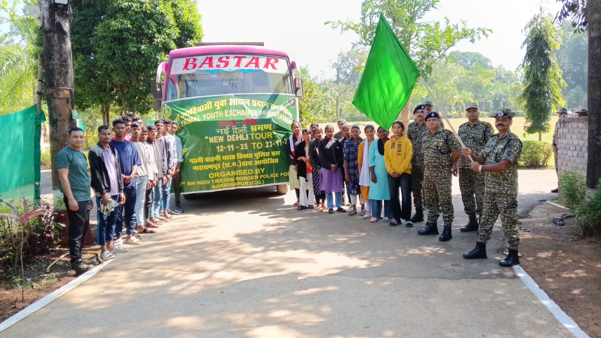 NarayanpurDist's tweet photo. माओवाद प्रभावित क्षेत्र के युवाओं को नई दिशा, 45वीं वाहिनी ITBP के नेतृत्व में नई दिल्ली के लिए रवाना हुई आदिवासी युवा टीम

17वें आदिवासी युवा आदान-प्र���ान कार्यक्रम के तहत 10युवक और 10युवतियों से कमांडेंट श्री राजीव गुप्ता ने संवाद कर दी प्रेरणा, हरी झंडी दिखाकर किया दल को रवाना। https://t.co/UgfLKvJrmj
