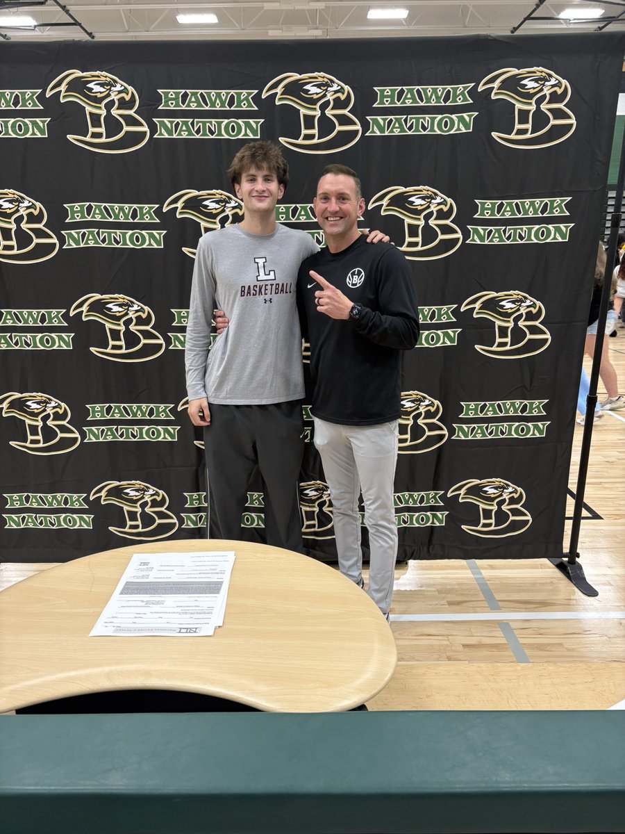 BirdvilleHoops's tweet image. Was a great day!

Congrats to @Av3ryW3bb and @sawyer_dotson for officially signing!

#AlwaysUs