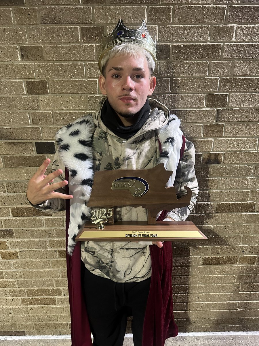 Dogs (12-5-4) win over Ayer Shirley, 2-1 in a 2OT thriller! Goals were score by Josh DelPrete and Kaiky Araujo. Kaiky Earns King of the Pitch! On to the State Semi-Final!!