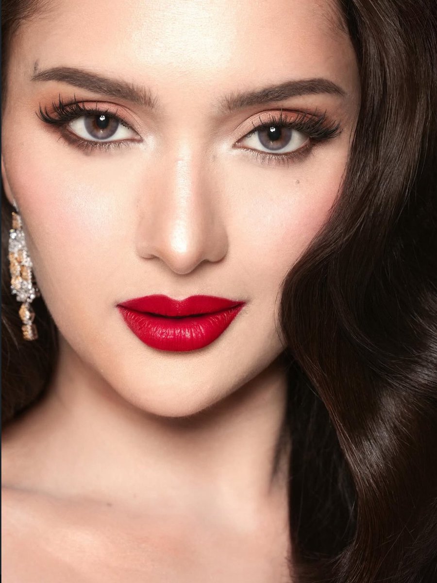DYANCASTILLEJO's tweet photo. Miss Universe Philippines 2025 Ahtisa Manalo stuns with her red-lip look in a photoshoot with Seven Barretto shared on her Instagram. 💄

📷 Ahtisa Manalo IG https://t.co/9r1aOAE8pB