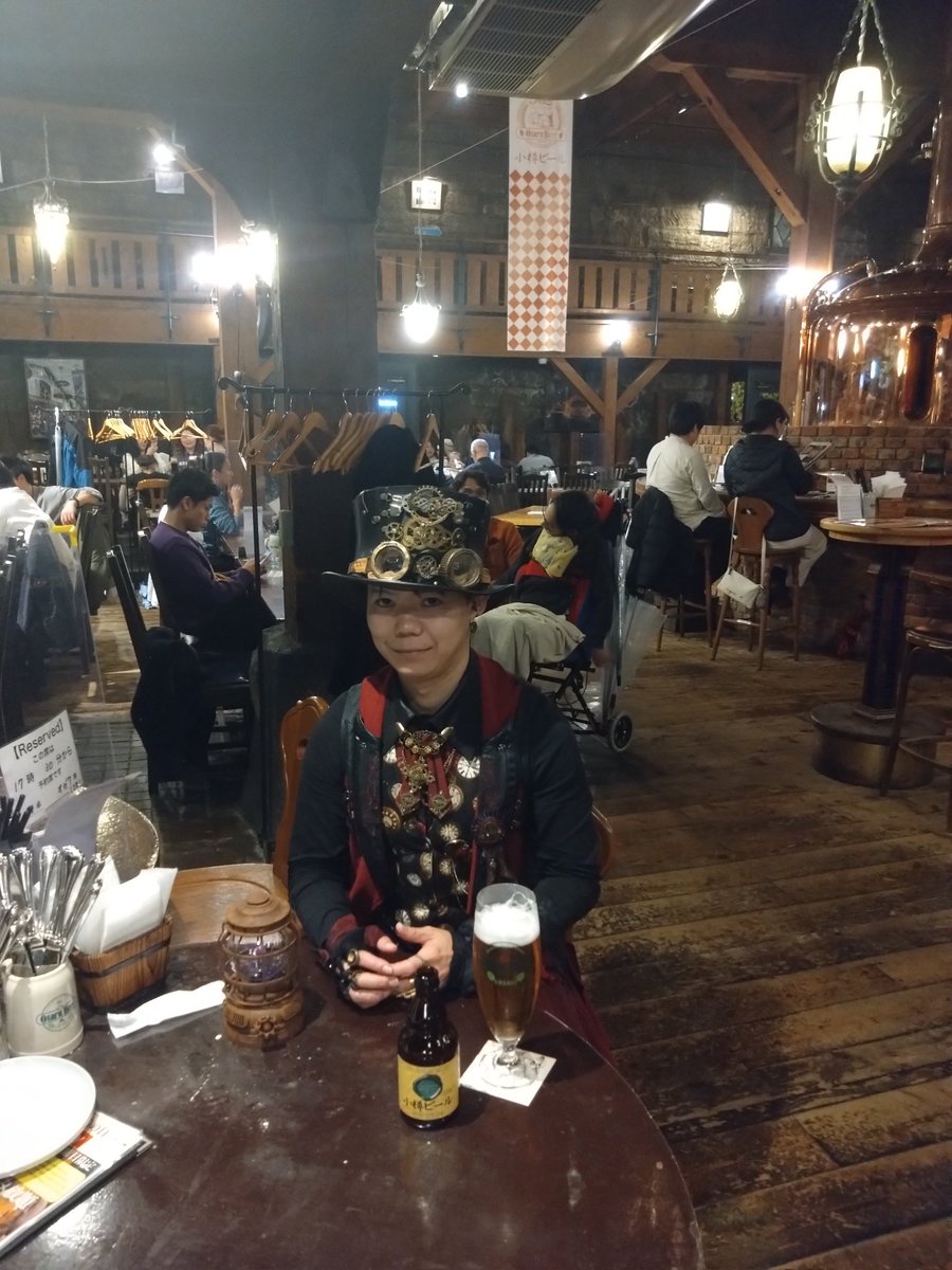 Kobelma's tweet image. ビール本場ドイツのような極上空間美で、中央にドーーン！と醸造窯のある #小樽倉庫ナンバーワン でプローースト！(乾杯)したり…、

→

#小樽よいとこ
#小樽酔いとこ