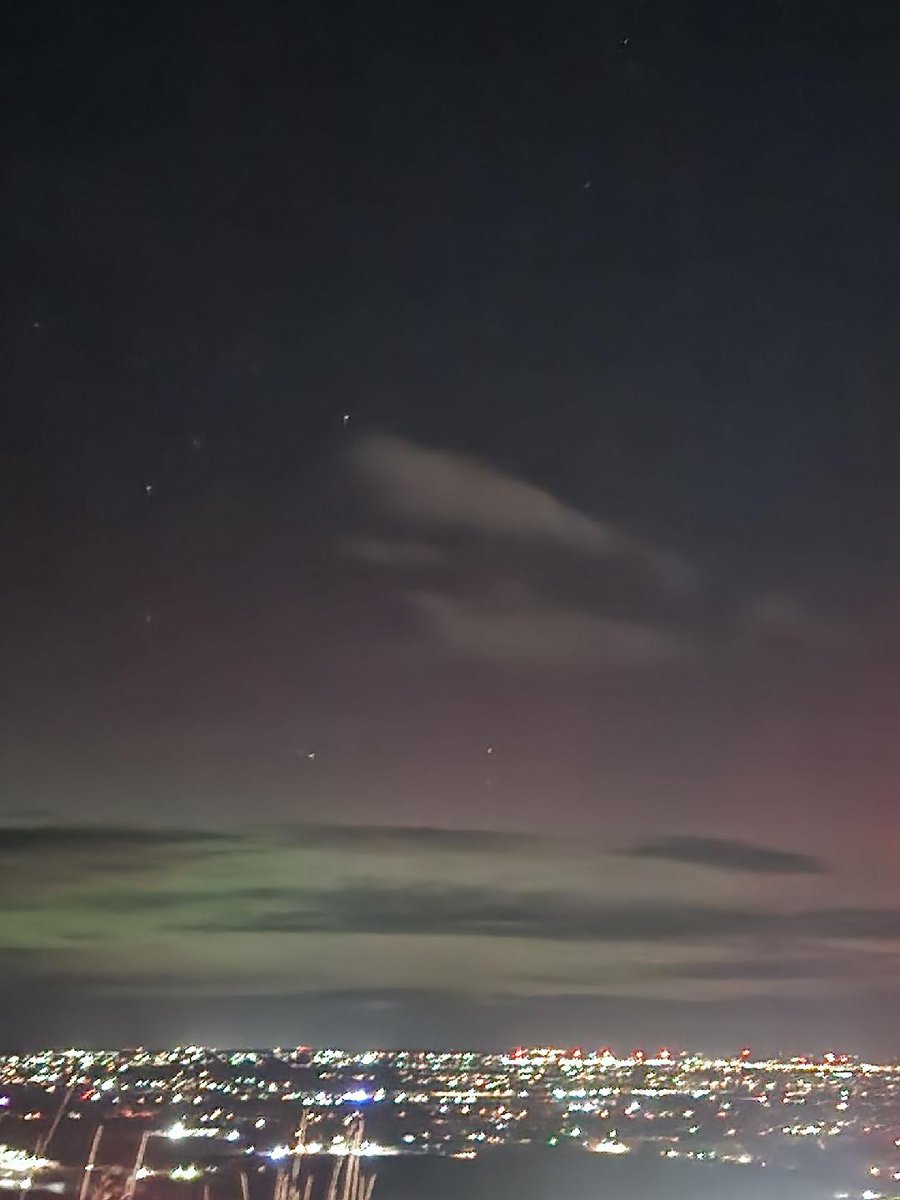 JenniferCHicks's tweet photo. Cloudy in Denver, but look at this beautiful shot my daughter got of the northern lights above Fort Collins. #cowx https://t.co/uQFRe4oBpg