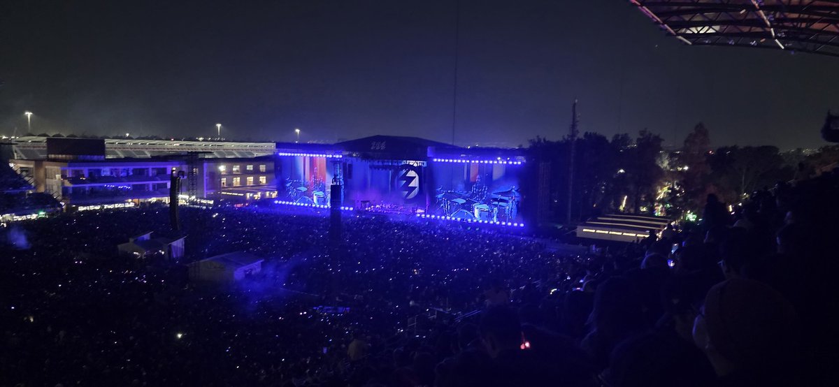 IntegraMNT's tweet photo. Nunca habia ido a un concierto donde el audio estuviera tan dlv que pena por @zoetheband @LeonBenLarregui me hubiera encantado escucharlos bien! No se merecian eso+ https://t.co/dd8zoXrTKz
