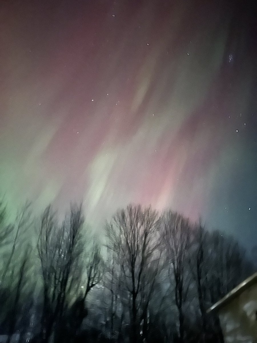 not_lemming's tweet photo. Just outside Duluth MN
#Auroraborealis #NorthernLights https://t.co/5YdV00drE8