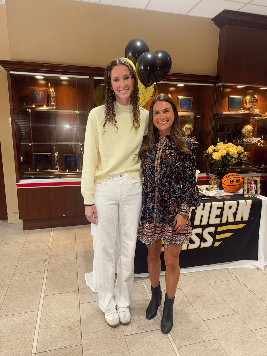 KeavyNoblin's tweet image. A great day celebrating Meg and Torrey signing to play at the next level. It’s been a privilege to coach both of them in their sport. Proud of the people that they are becoming! War Eagle! SMTT! 🖤💛🏀💙🧡⚽️
