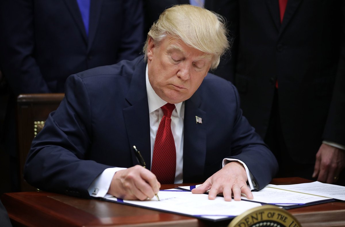 pione_chain's tweet image. President Trump has officially signed the bill, allowing the U.S. government to reopen and resume operations.
#PresidentTrump #government #reopening